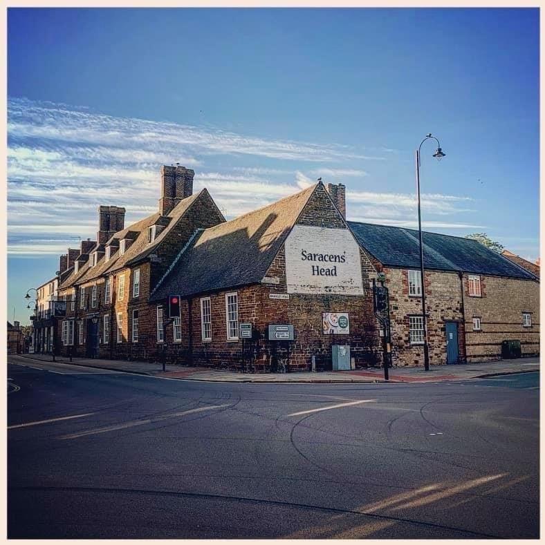 Saracens Head Hotel By Greene King Inns โทสเตอร์ ภายนอก รูปภาพ