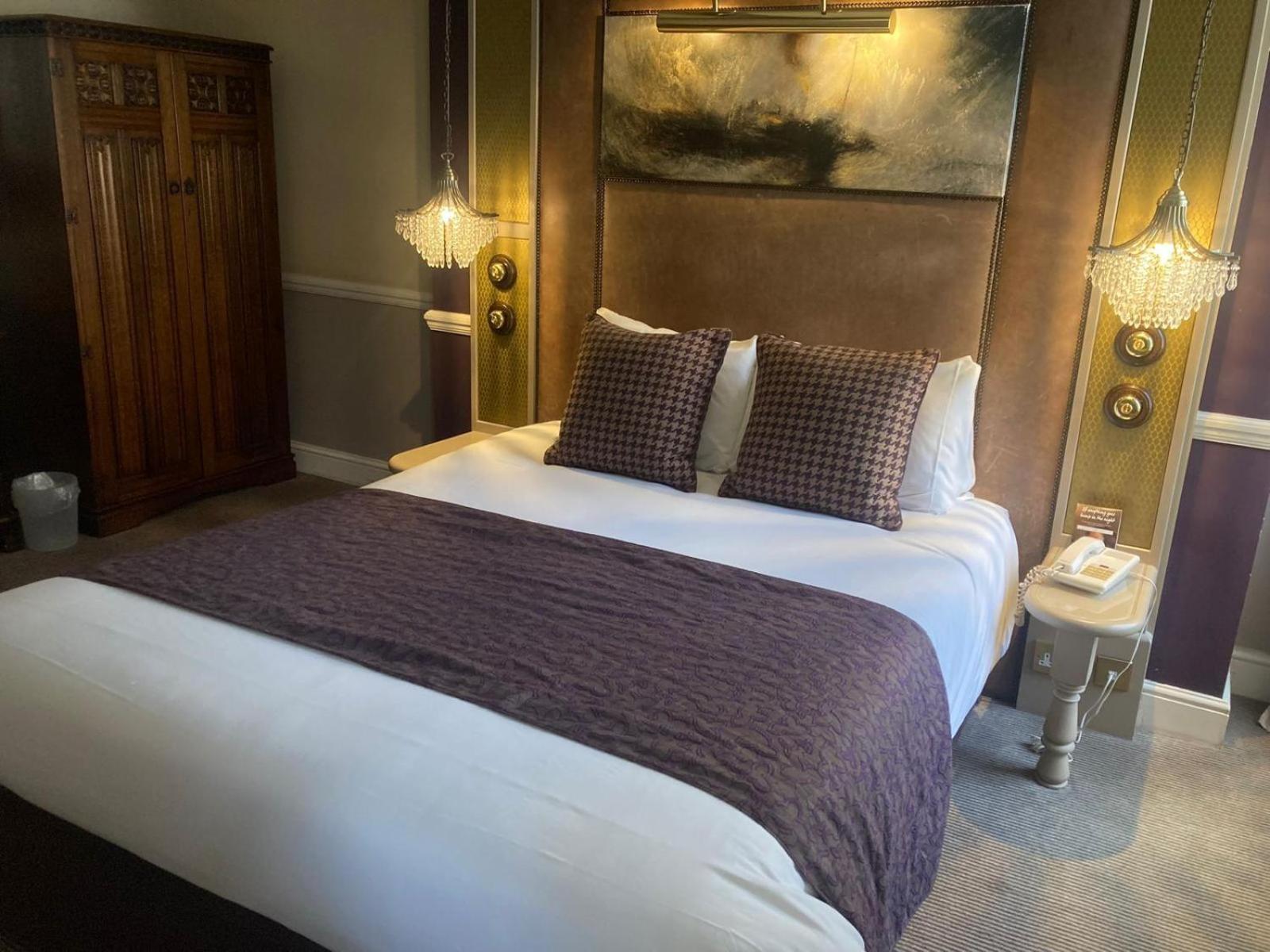 Saracens Head Hotel By Greene King Inns โทสเตอร์ ภายนอก รูปภาพ
